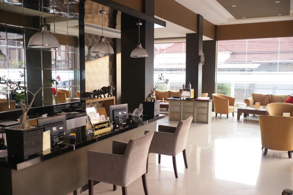 西里邦迪安大酒店 井里汶 外观 照片